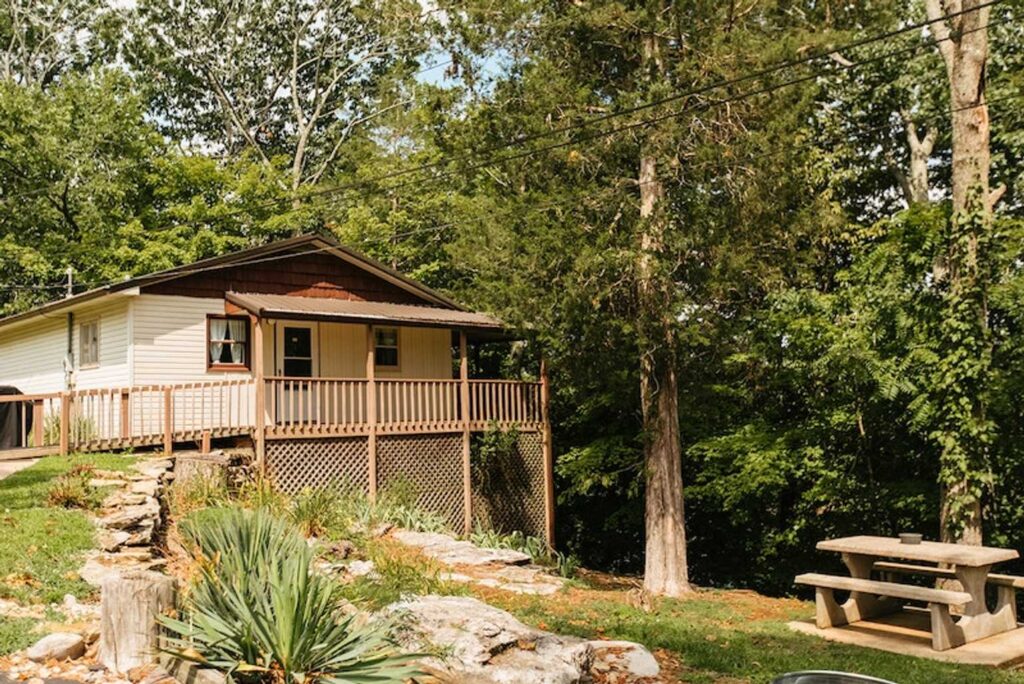 Cabin Tahiti at Cumberland Cove